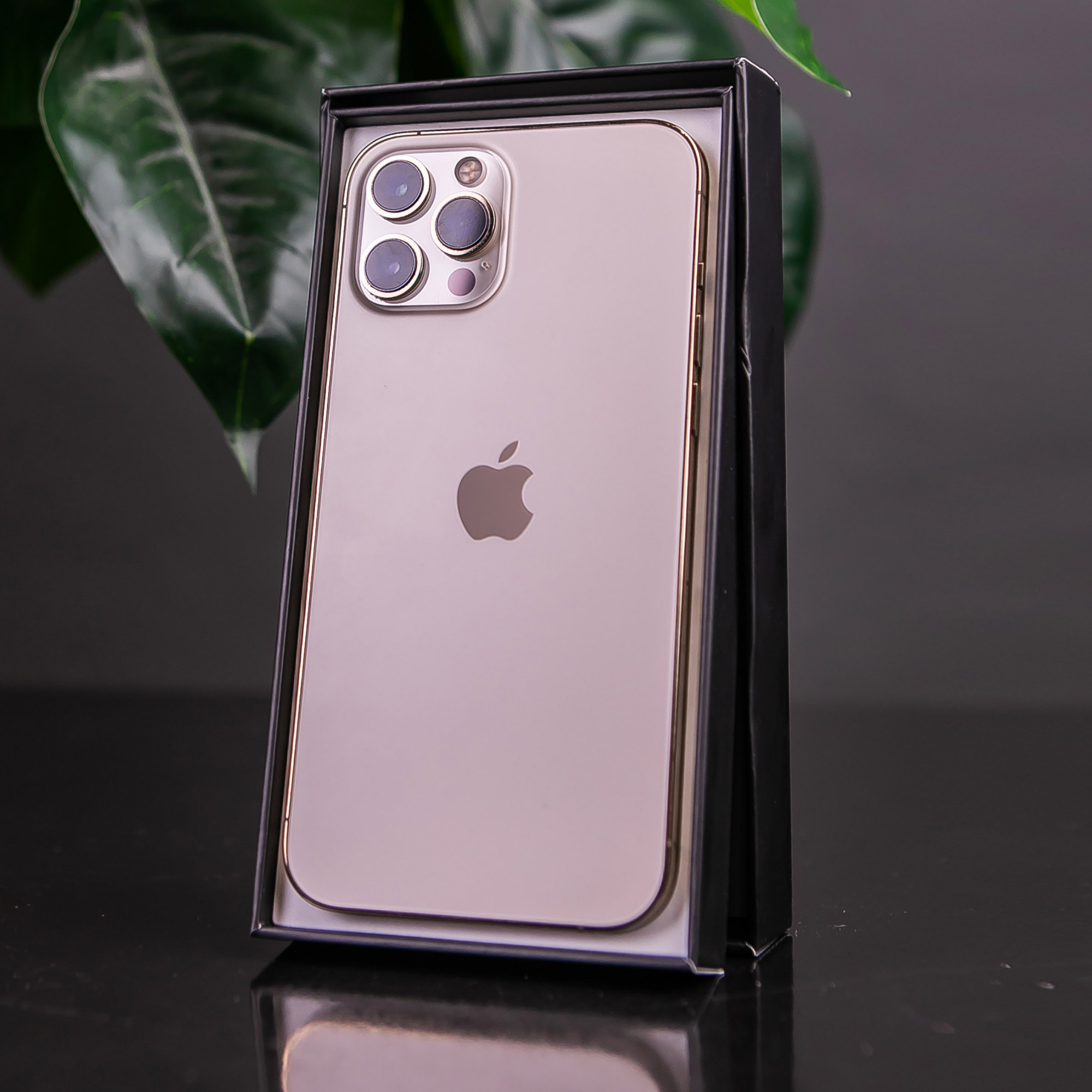 iPhone 12 Pro Max 512gb, Gold (MGDK3) б/у